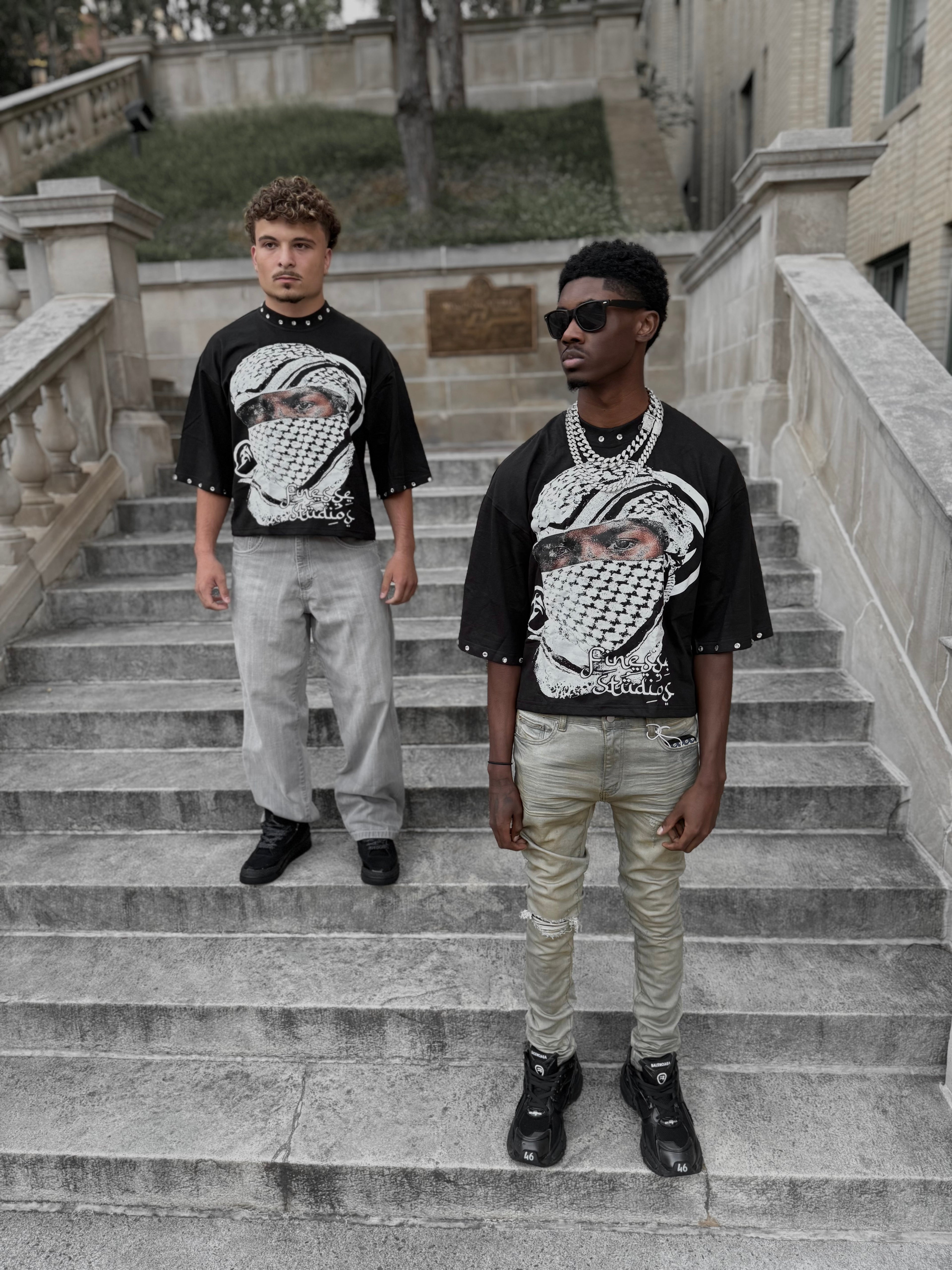 Black Rhinestones “Finesse Studios” Çropped Shirt