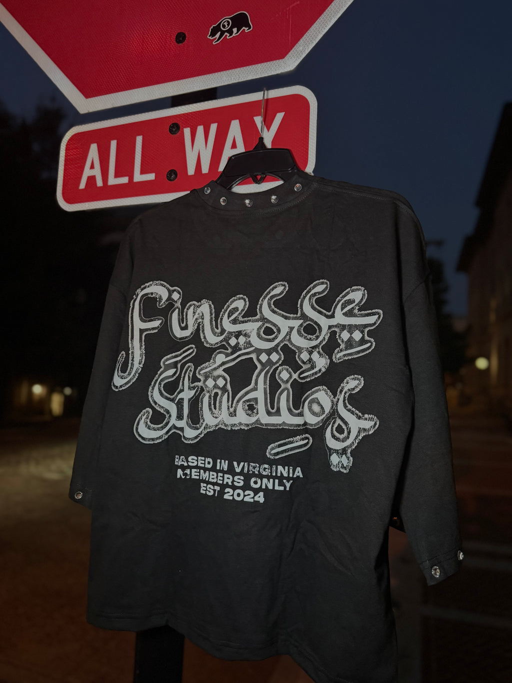 Black Rhinestones “Finesse Studios” Çropped Shirt